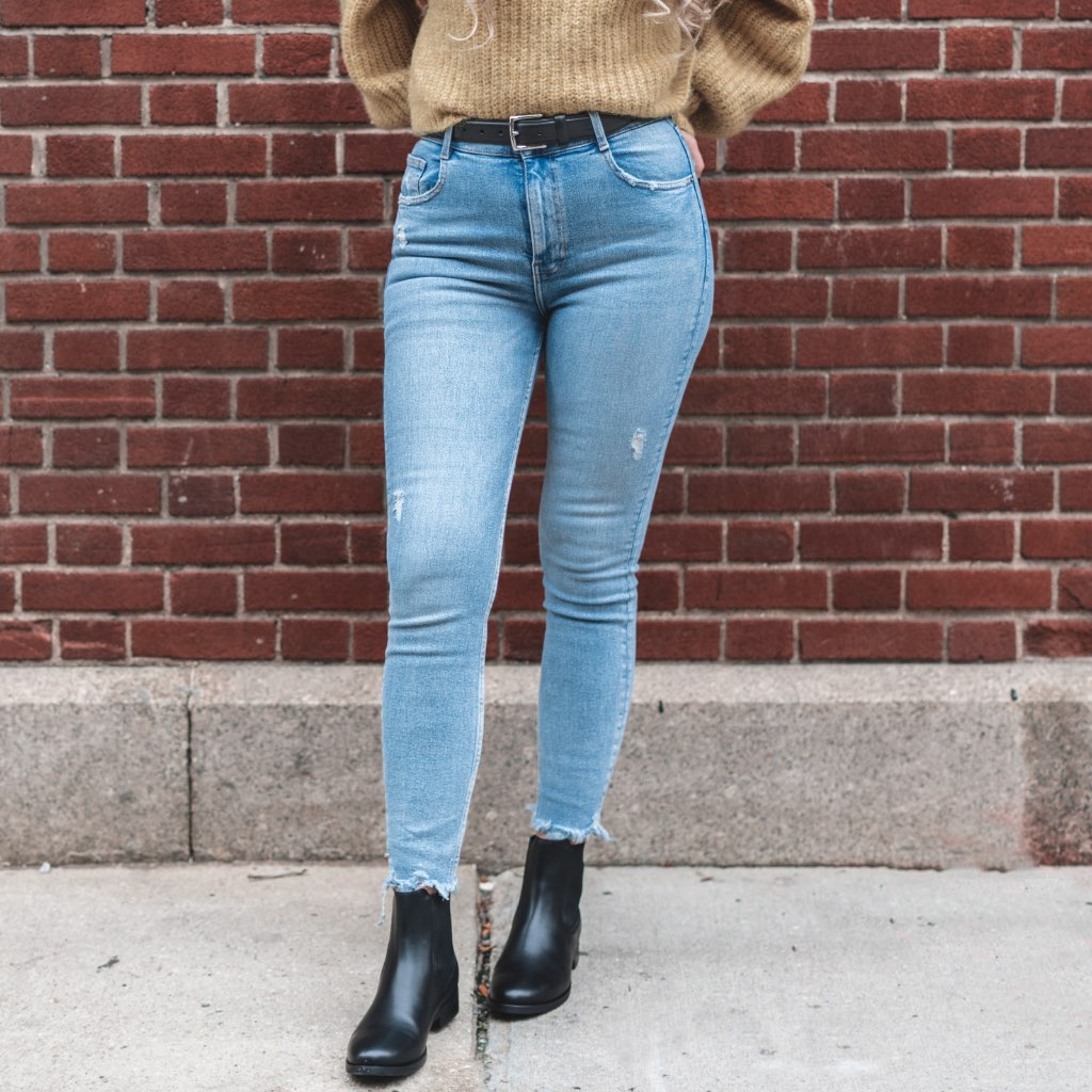 Women's Classic Leather Belt | Black - Image 5