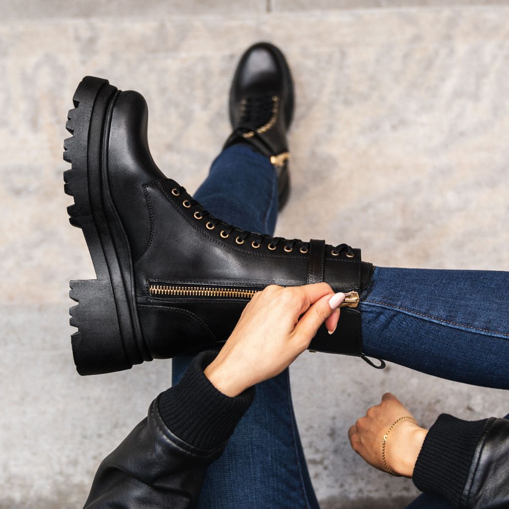 Fatale | Black & Gold - Image 8